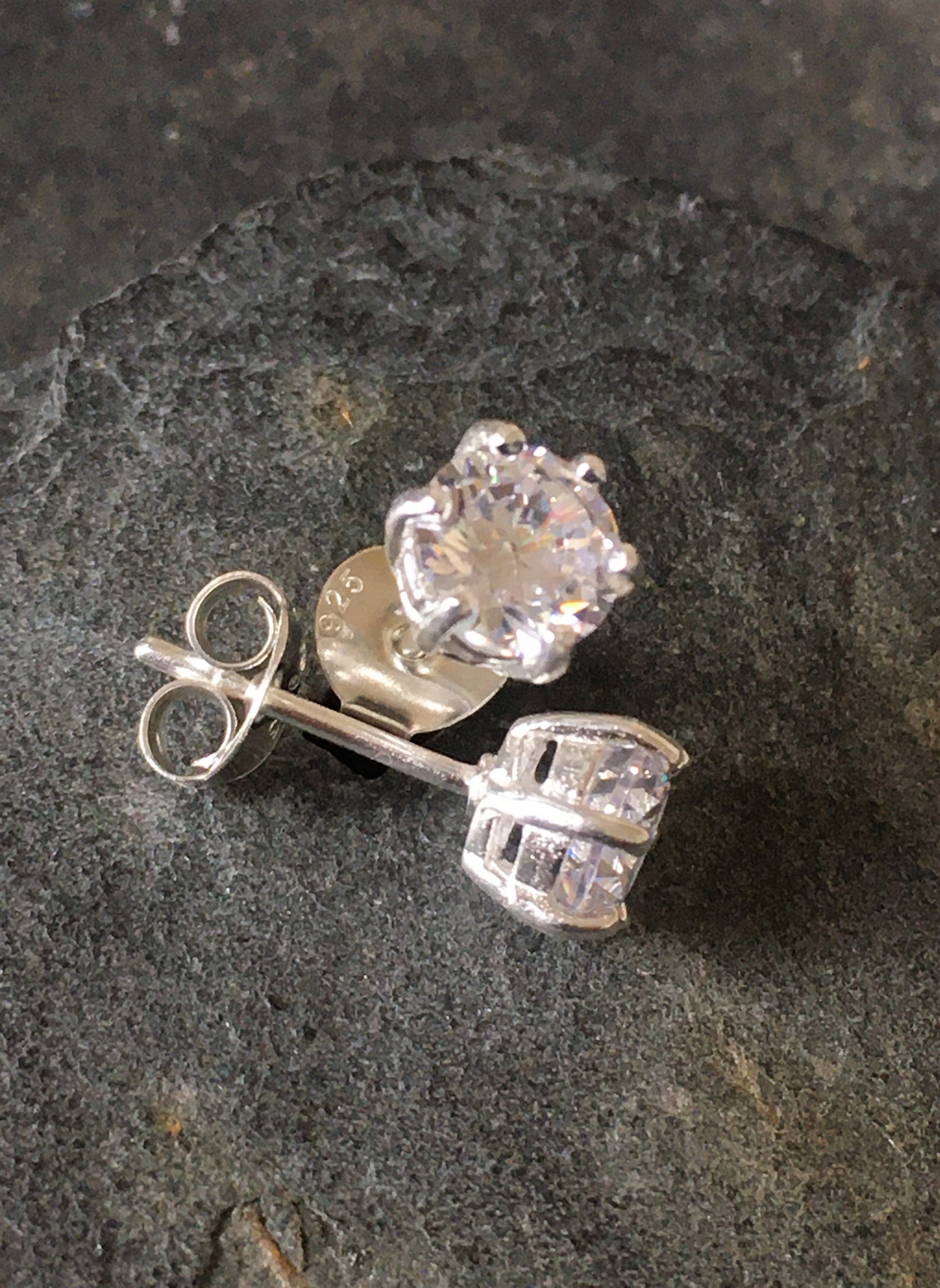 6mm 6 Claw Round Cubic Zirconia Stud