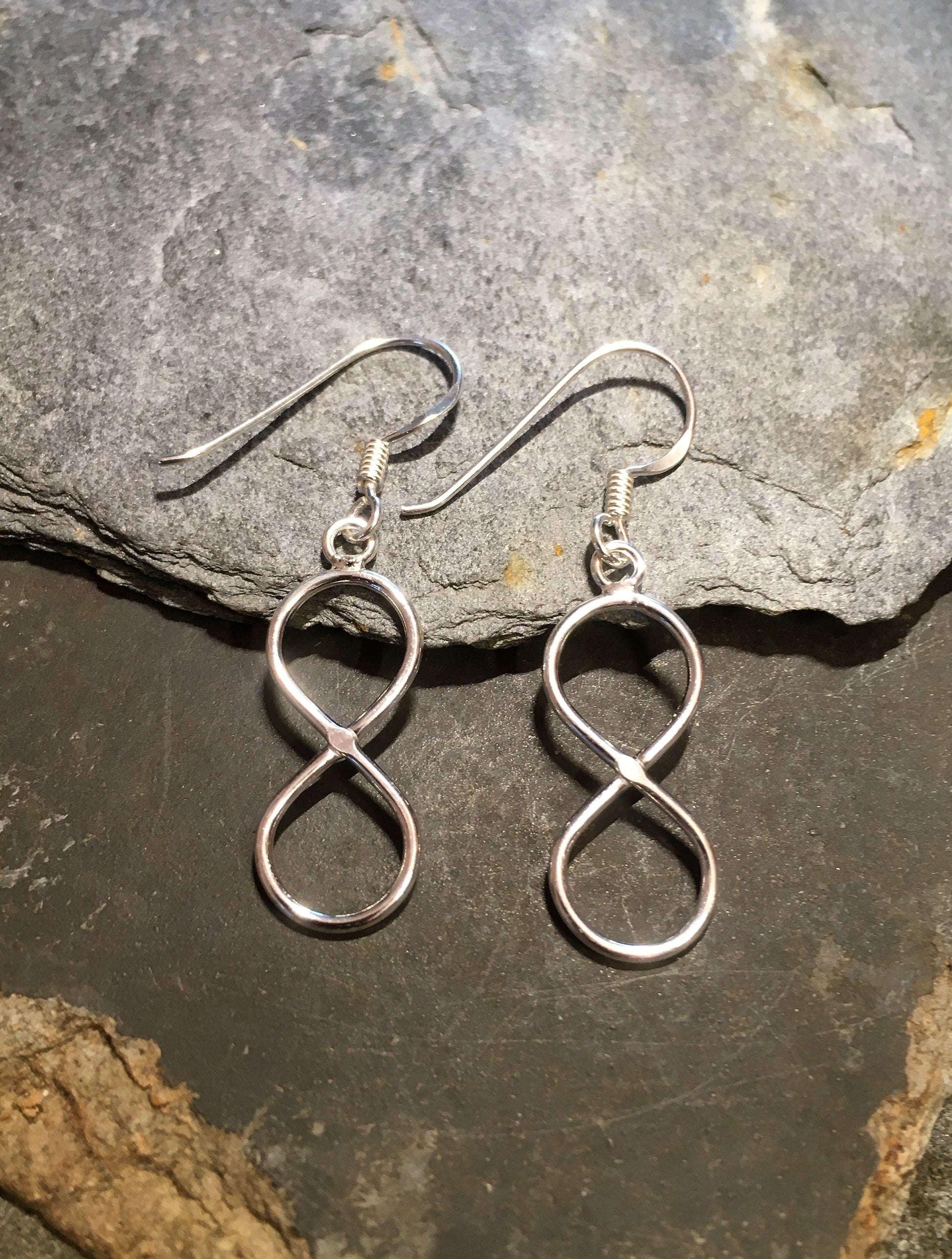 Infintiy Earring 20mm Drop