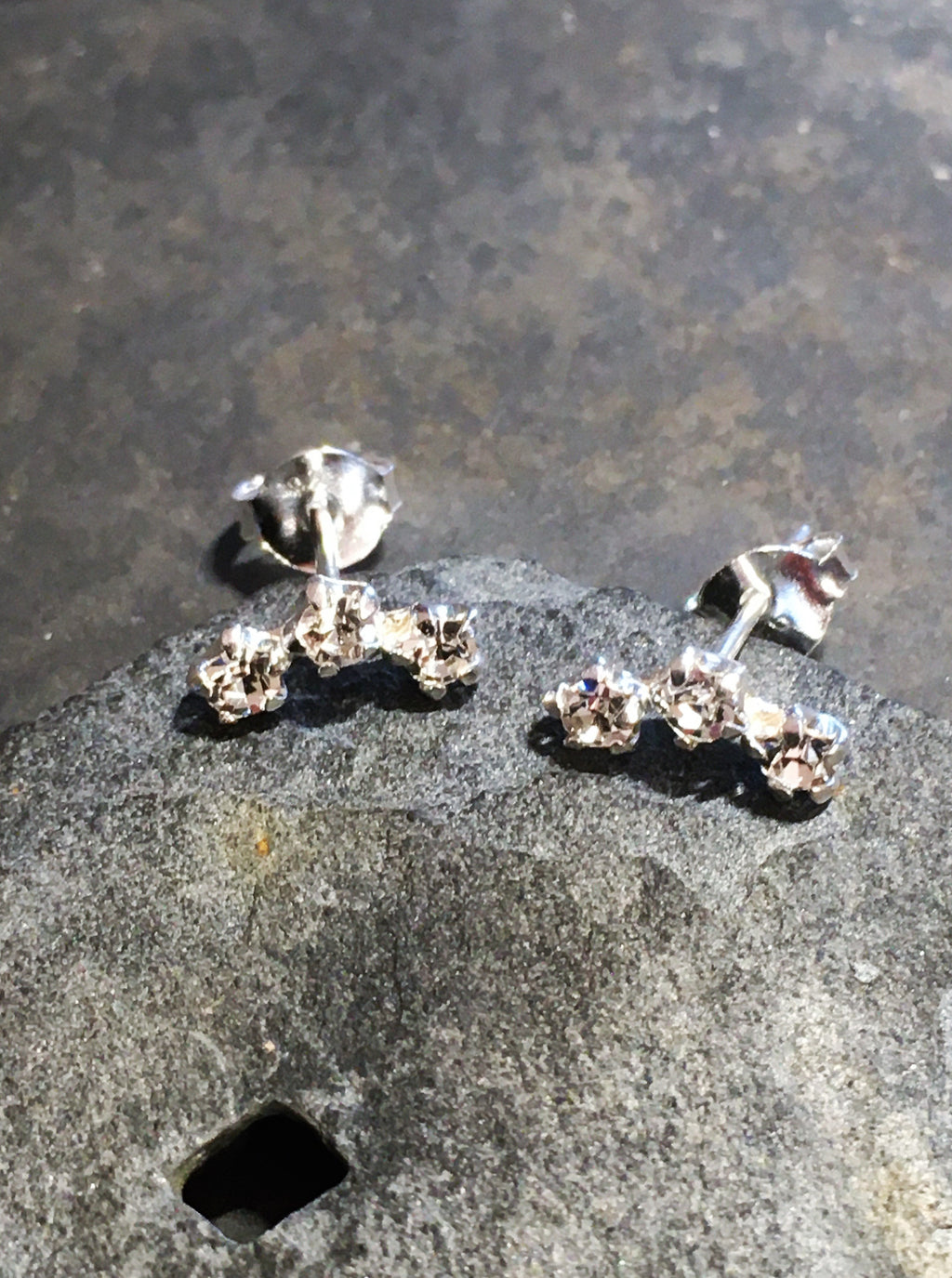 3mm Cubic Zirconia Star Curve Stud