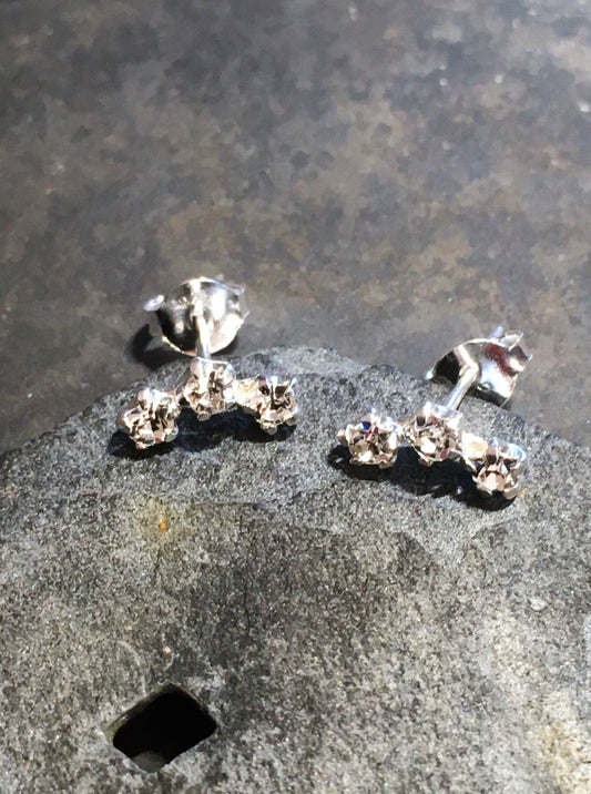 SS465B - 3MM CZ STAR CURVE STUD