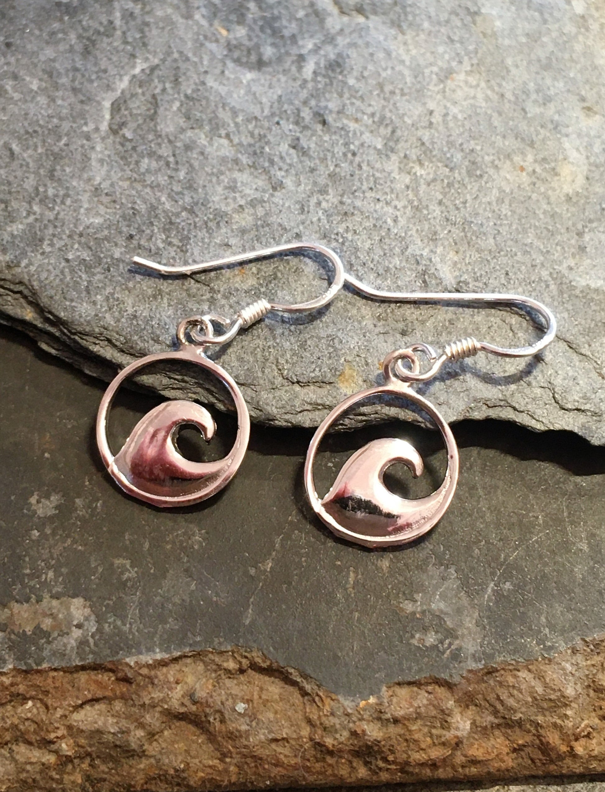 11mm Round Wave Earring