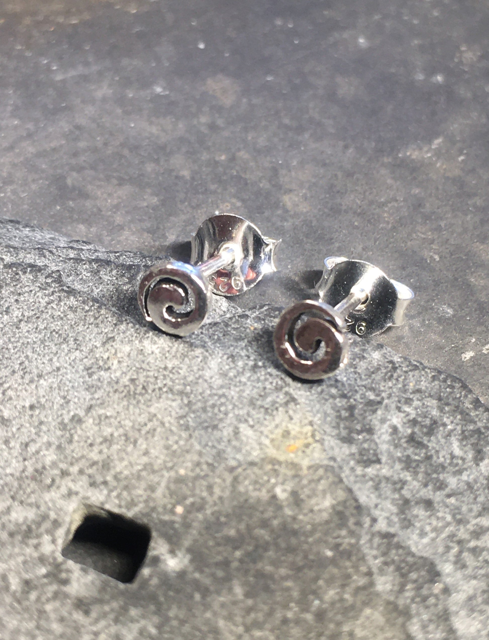 Silver Swirl Stud 4mm