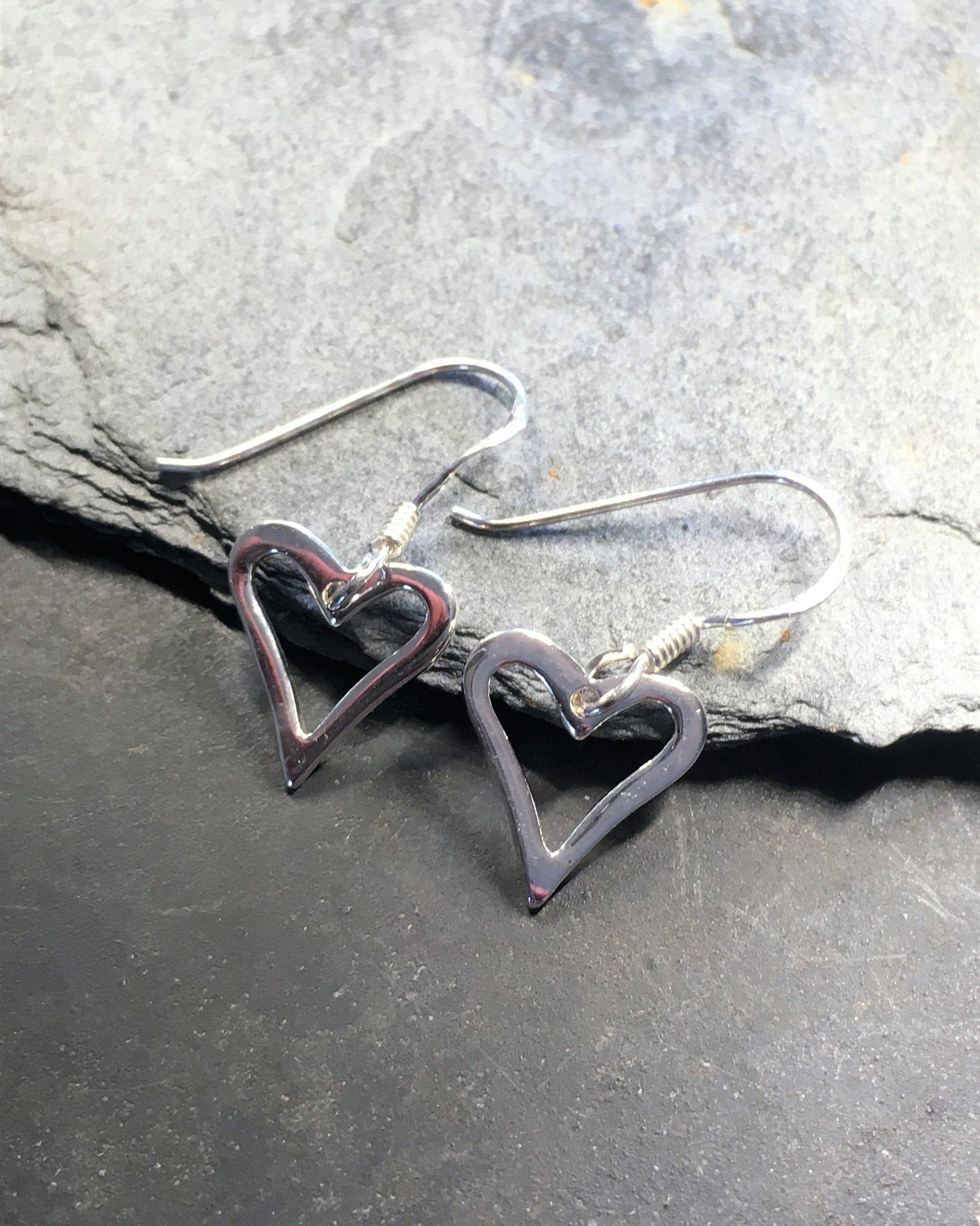 Outline Heart Earring 10mm Drop