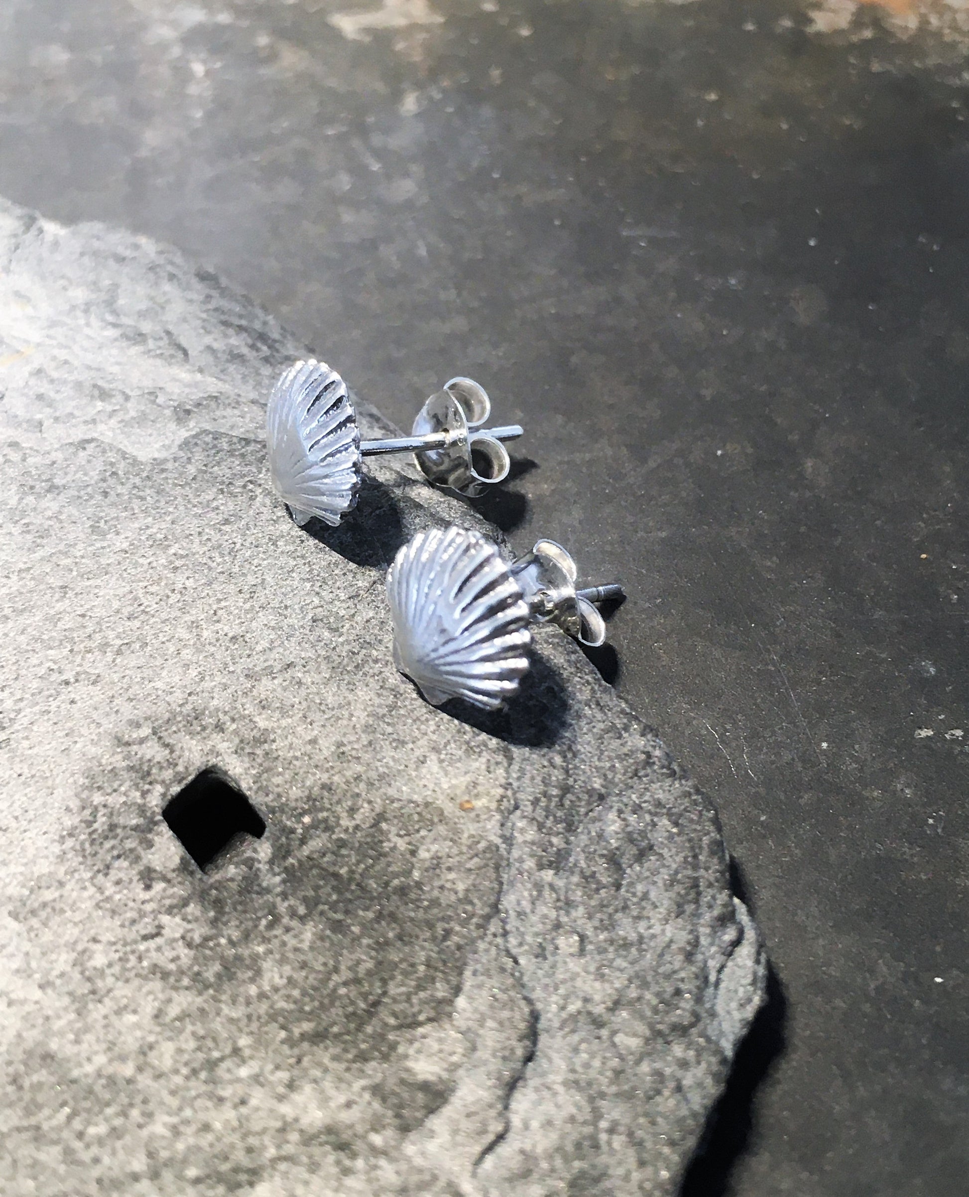 Clam Shell Stud 8 X 8mm