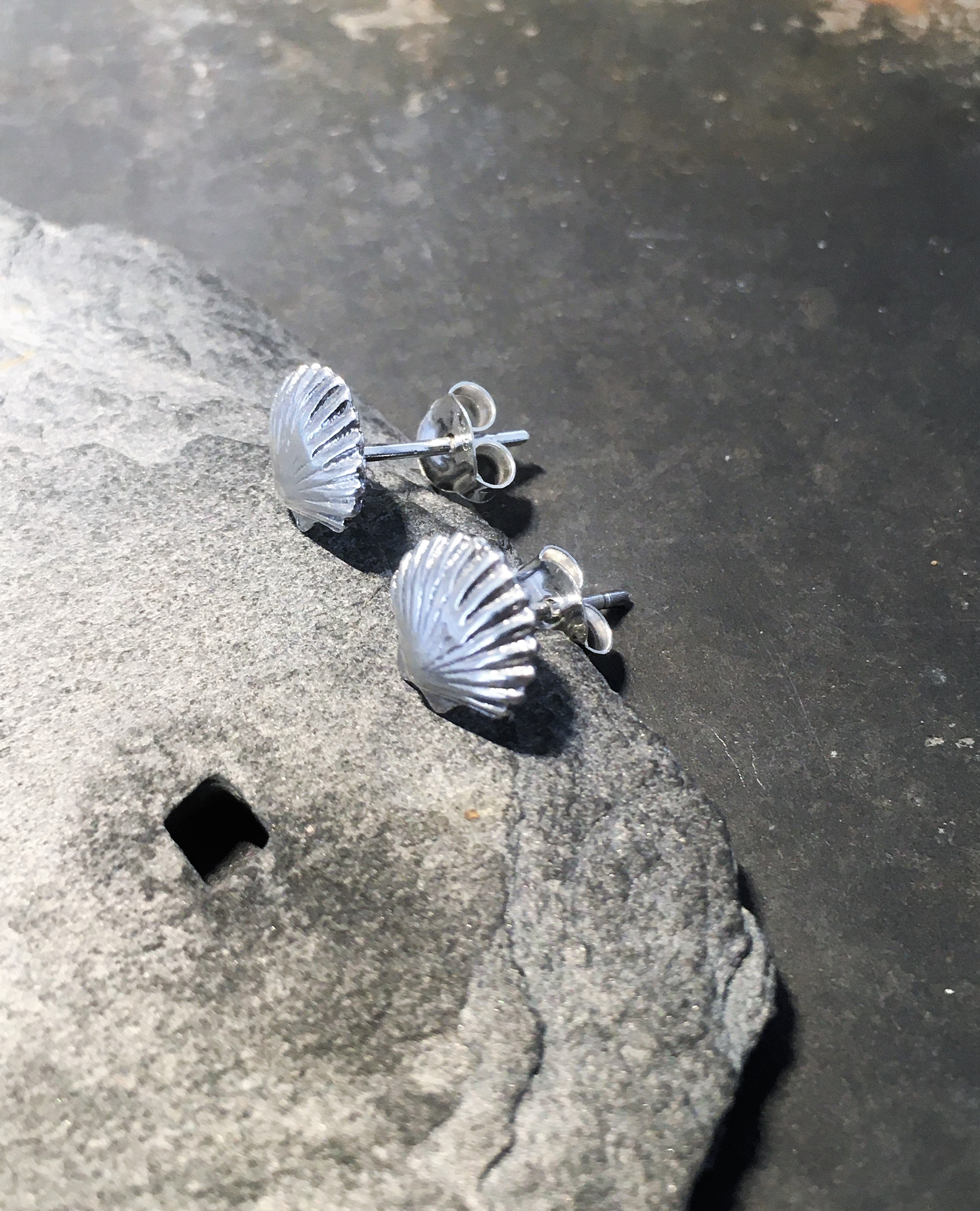 Clam Shell Stud 8 X 8mm