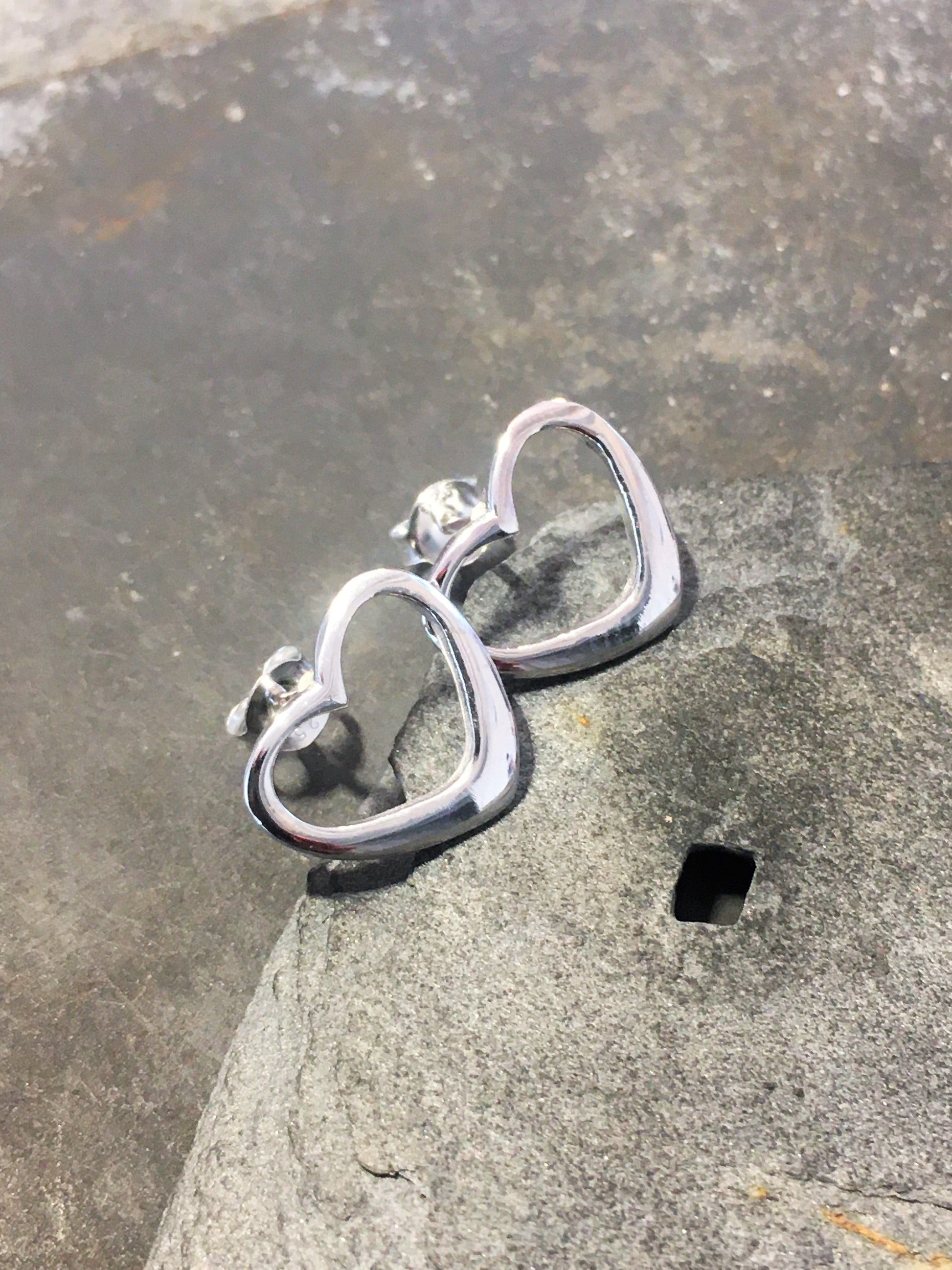 Outline Heart Stud 13 X 11mm