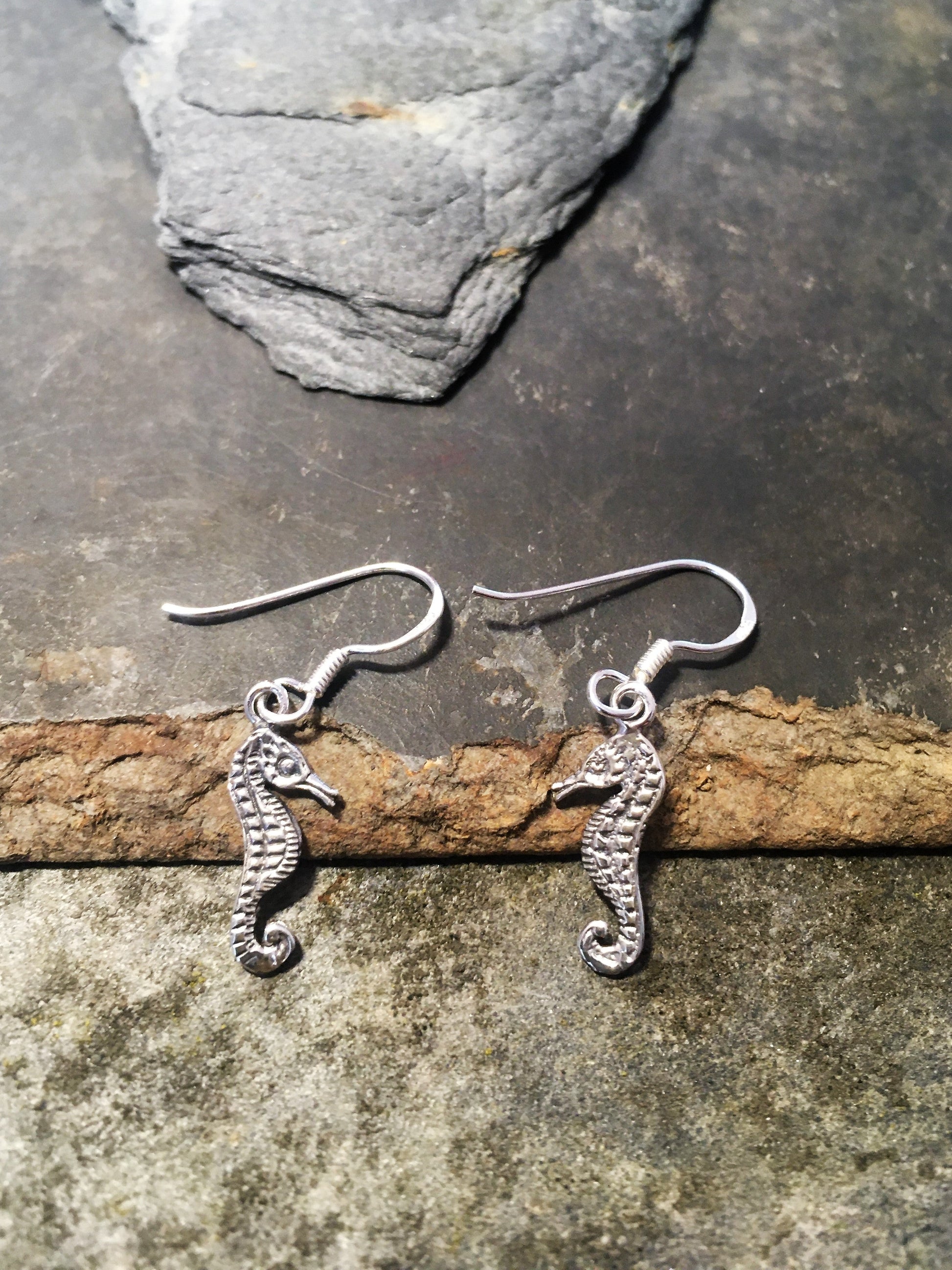 Seahorse Earring 14mm Drop