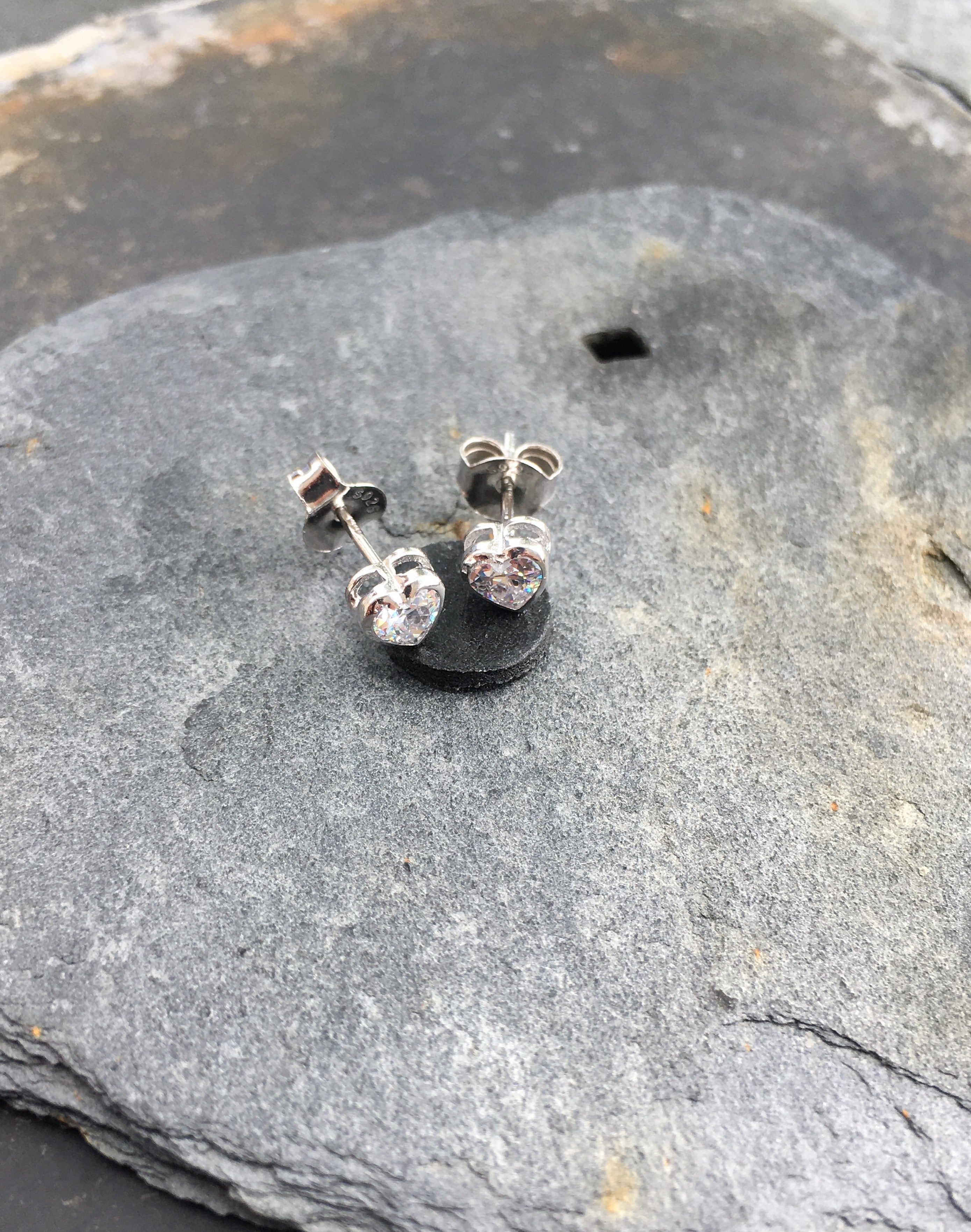 4mm Heart Cubic Zirconia Stud Basket Set