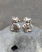 Sitting Cat Stud