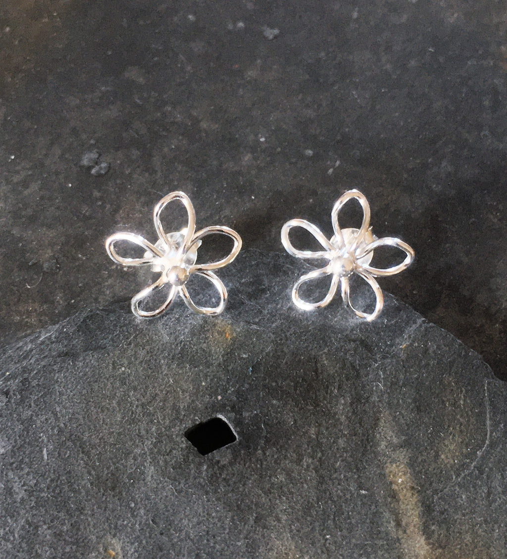 Daisy Wirework Stud