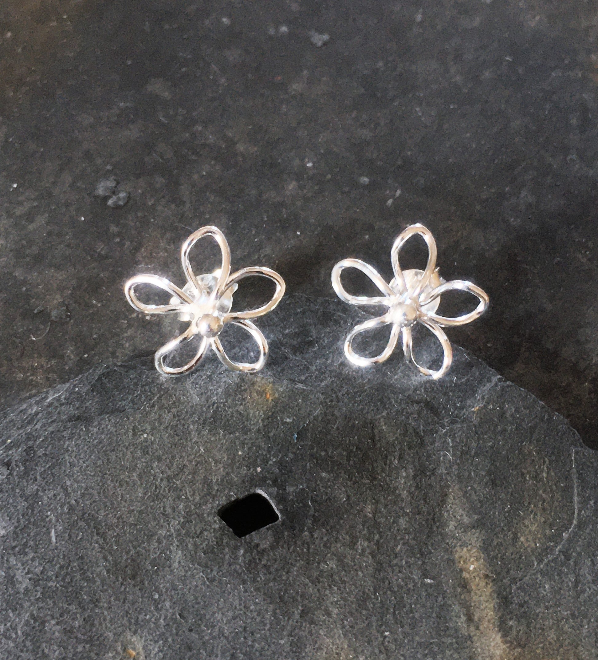 Daisy Wirework Stud