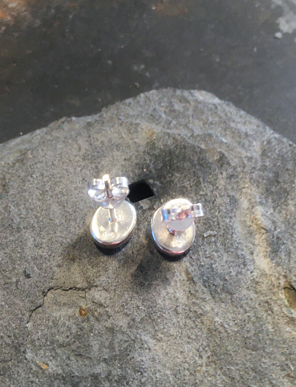7mm X 6mm Oval Shiva Shell Stud