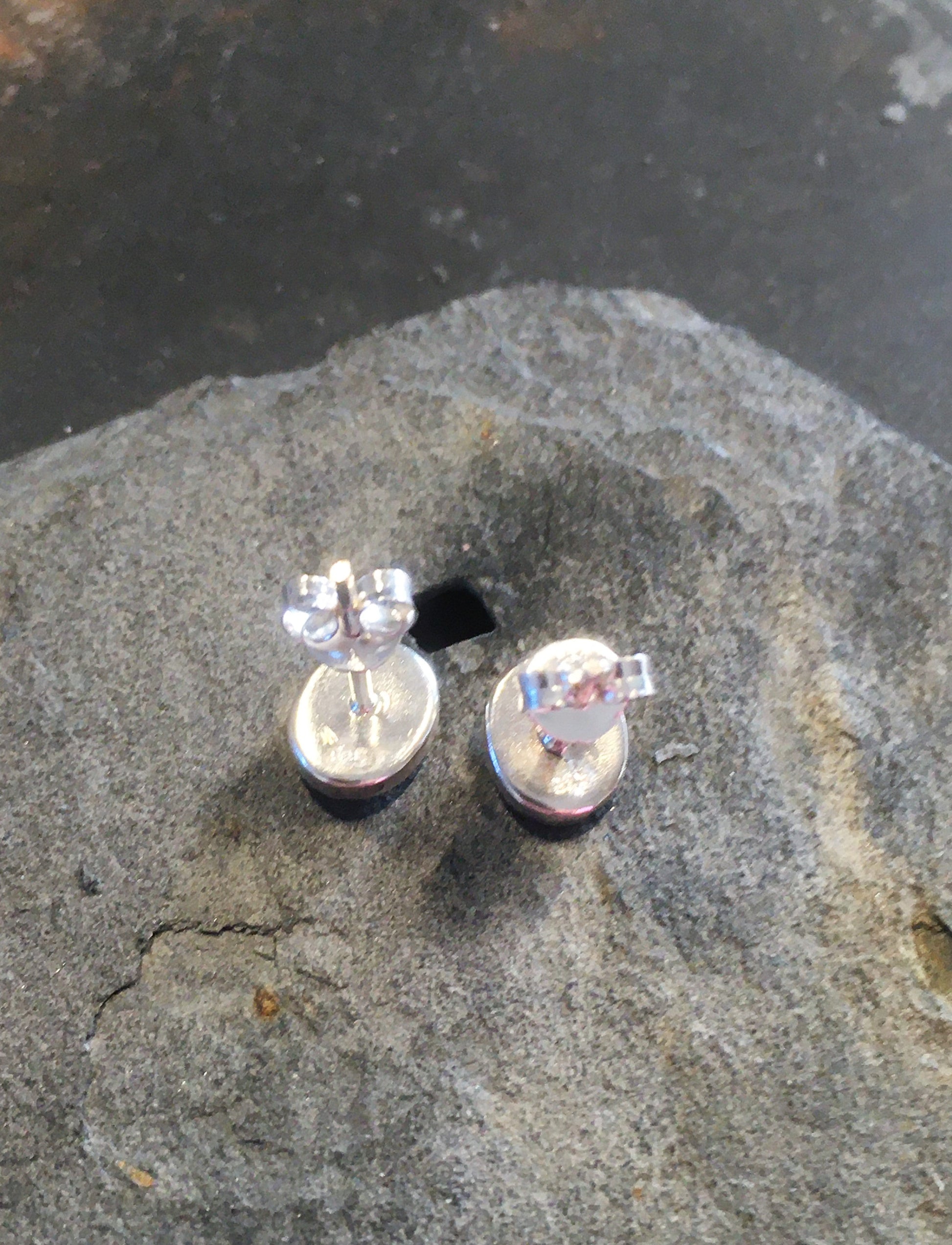 7mm X 6mm Oval Blue Swirl Stud