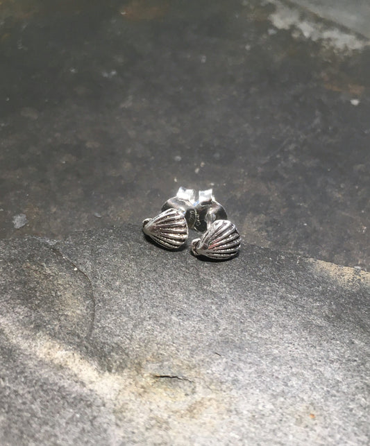 SS329B - SHELL STUD 4MM X 5MM