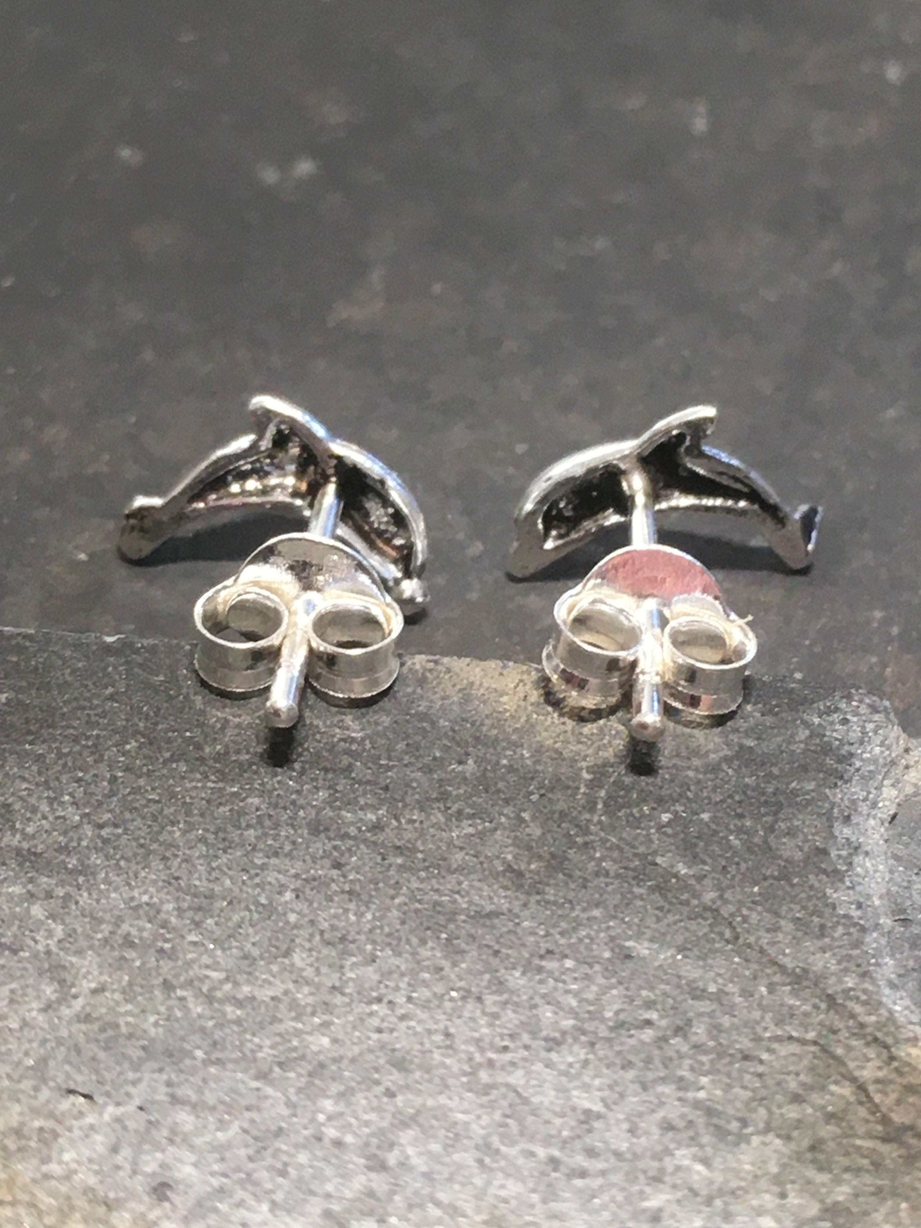 Dolphin Stud 9mm X 4mm