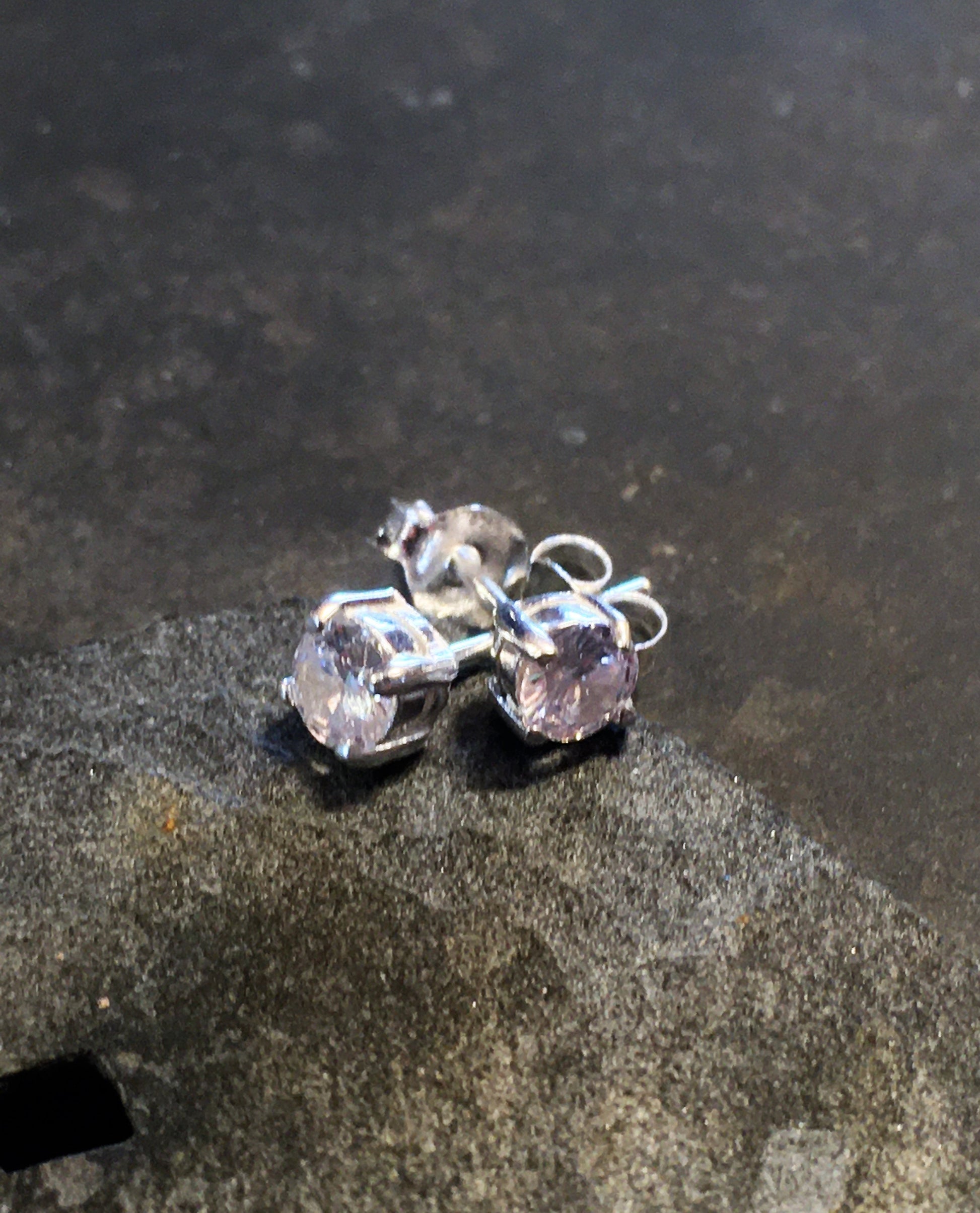 4mm Cubic Zirconia Basket Set Stud