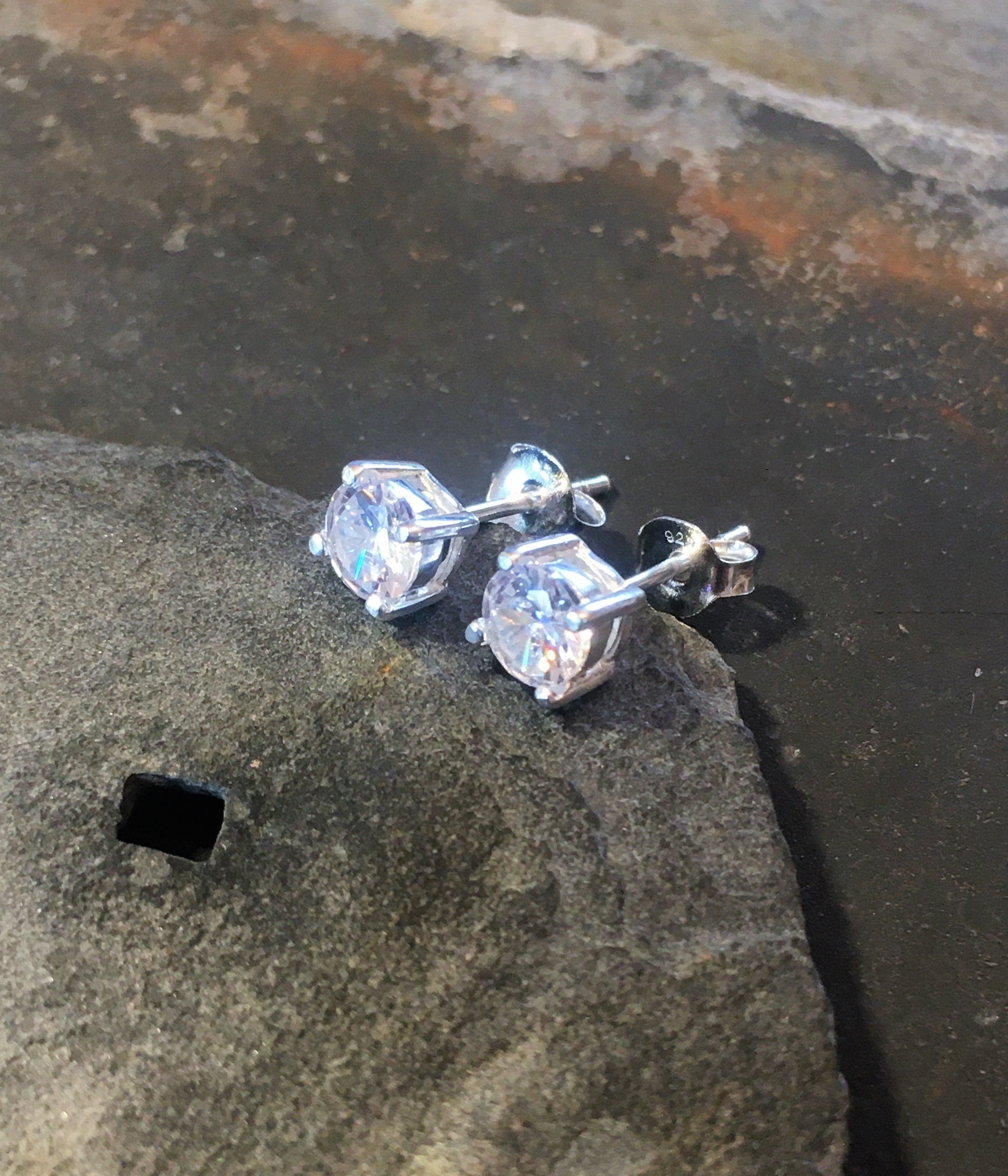 5mm Round Cubic Zirconia Basket Set Stud