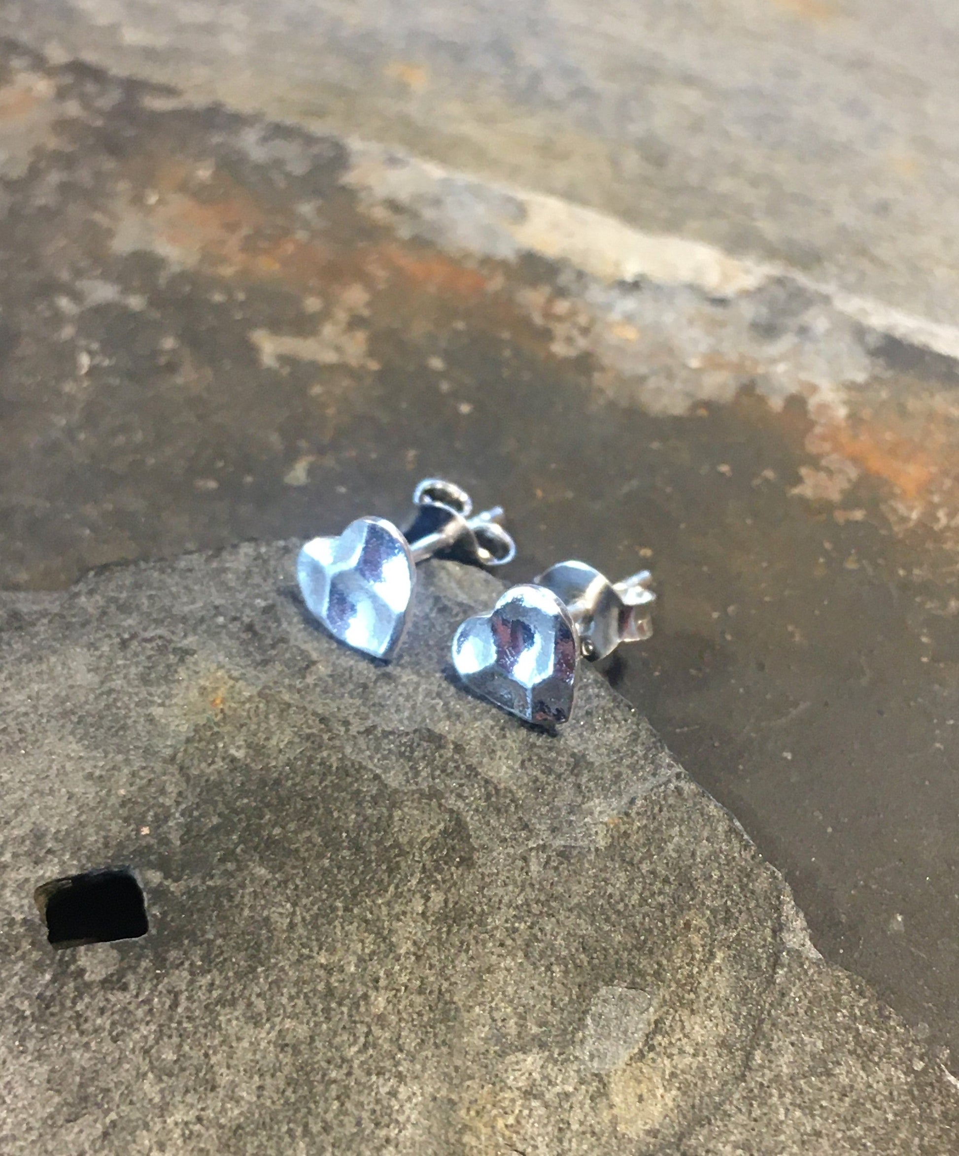 6mm Hammered Heart Stud