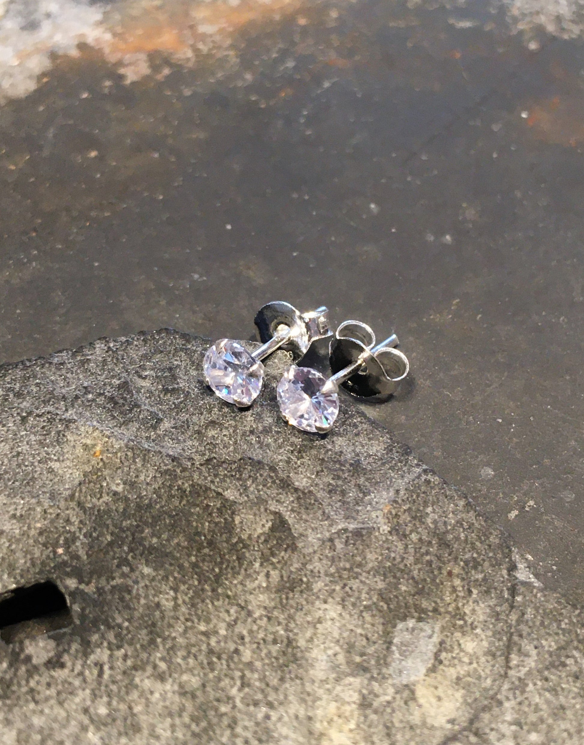 4mm Cubic Zirconia Round Claw Set Stud
