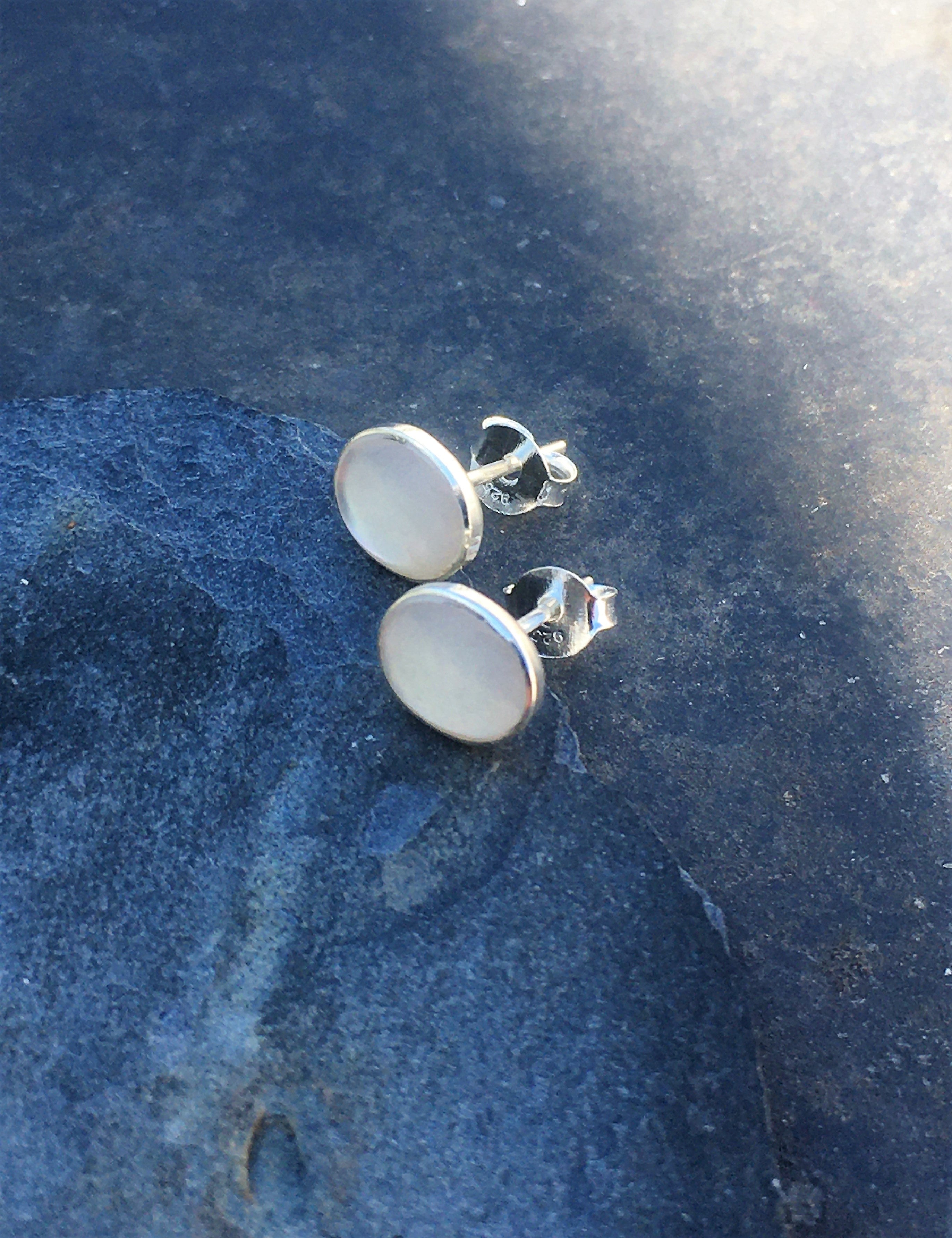 Mother of Pearl Oval Stud 7mm X 6mm