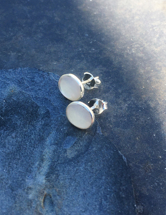 MOP OVAL STUD 7mm X 6mm
