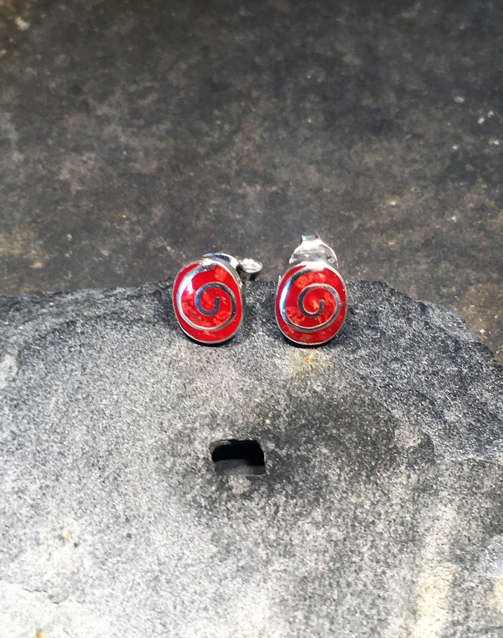 Red Swirl Stud 6 X 7mm