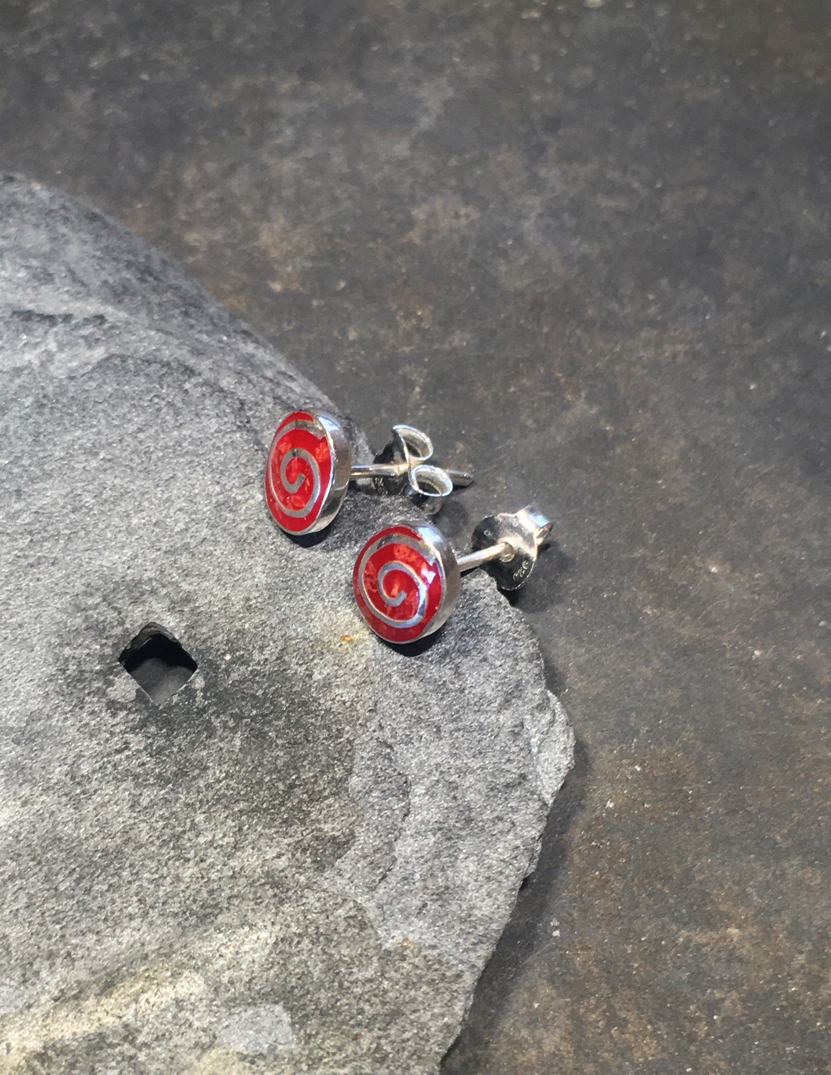 Red Swirl Stud 6 X 7mm