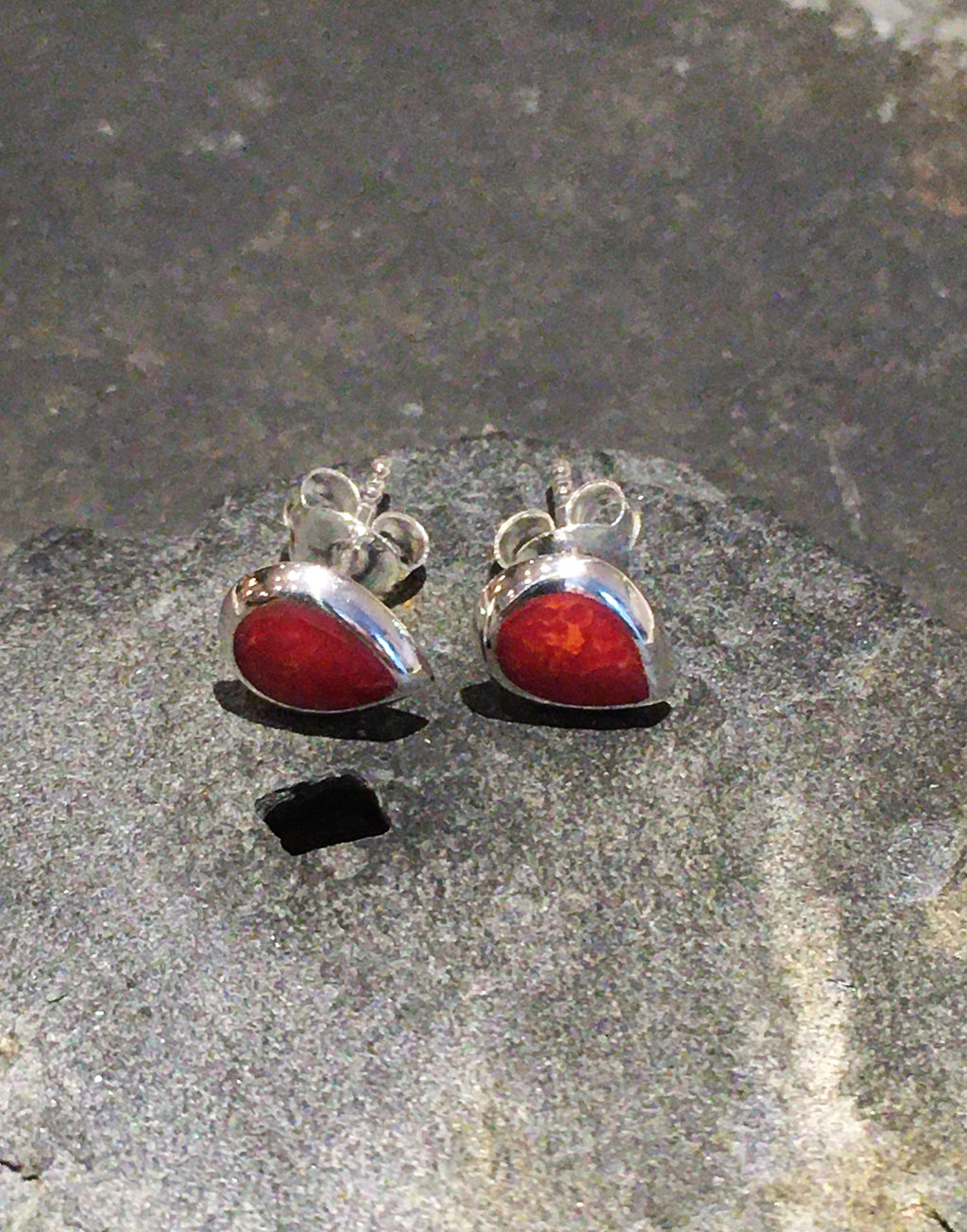 Red Teardrop Stud 6mm