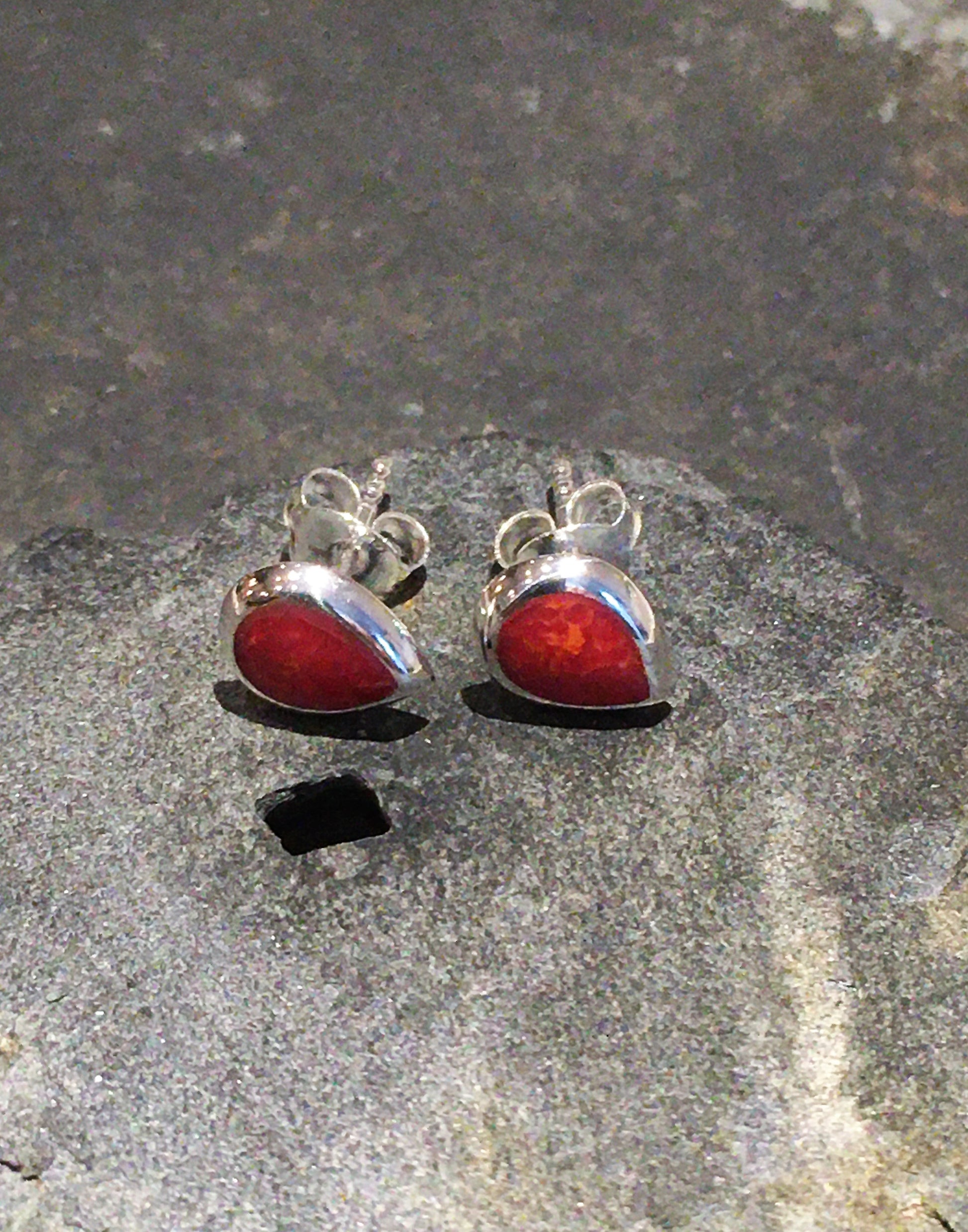 Red Teardrop Stud 6mm