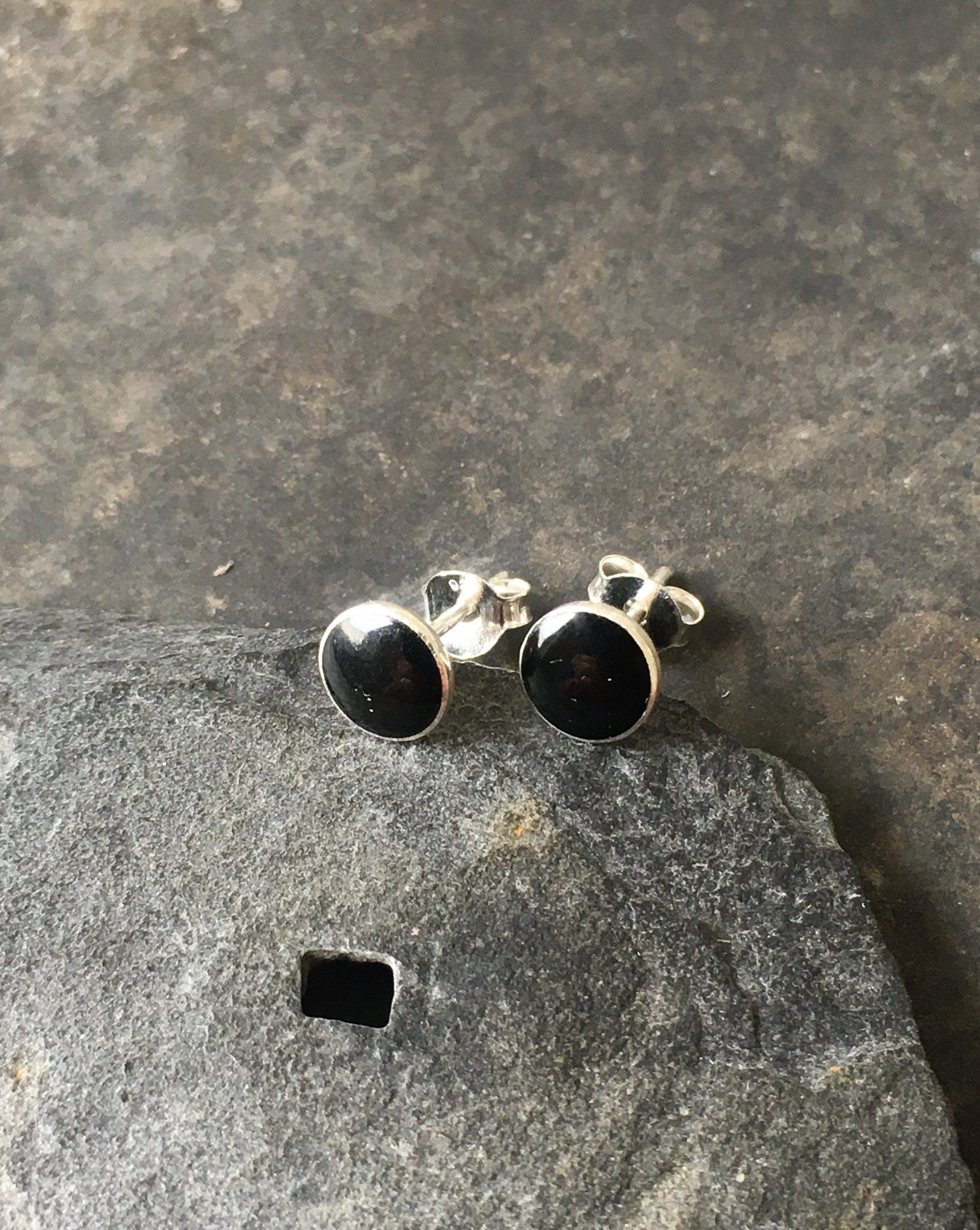 6mm Round Black Stud