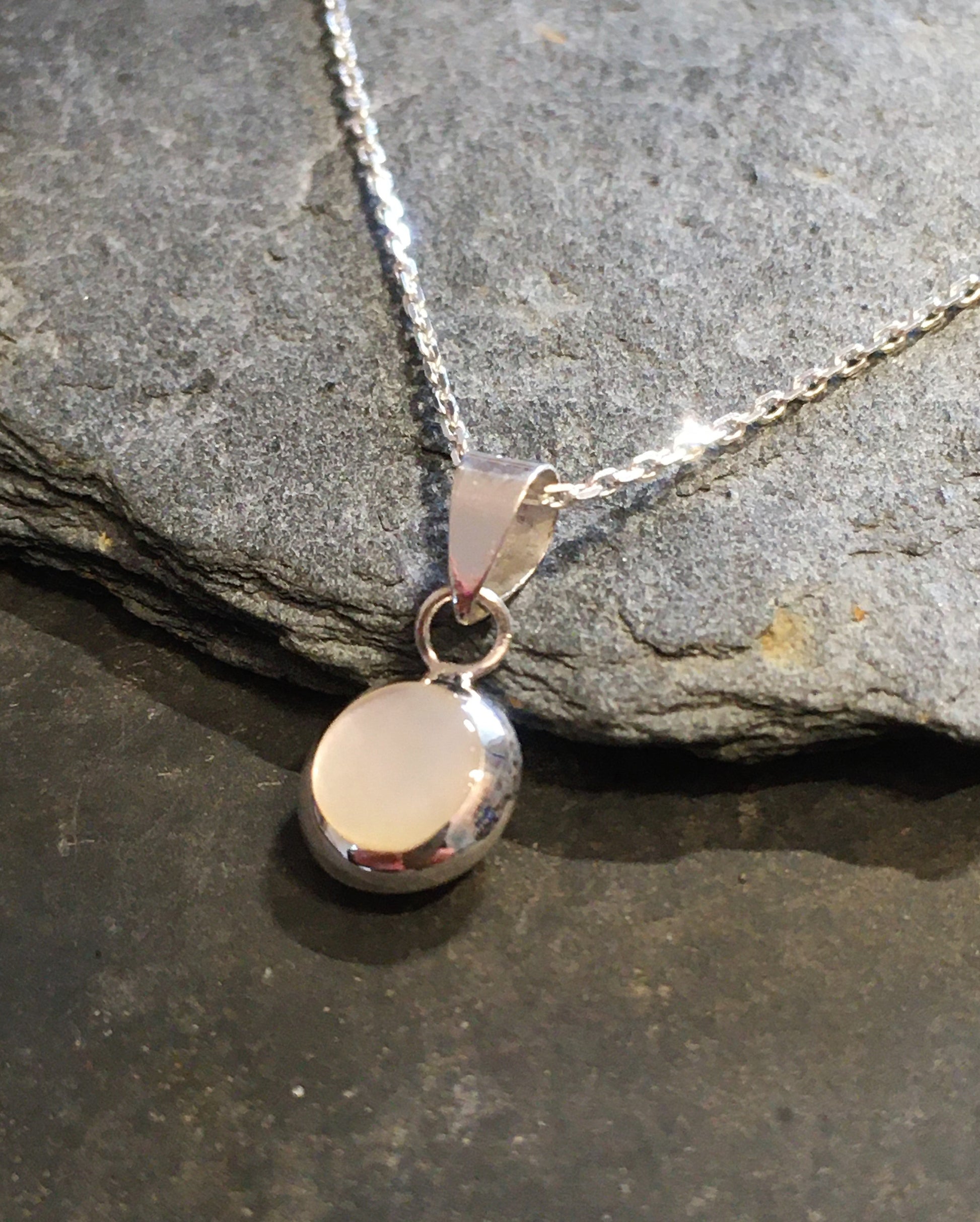 Round Mother of Pearl Pendant 8mm Dia