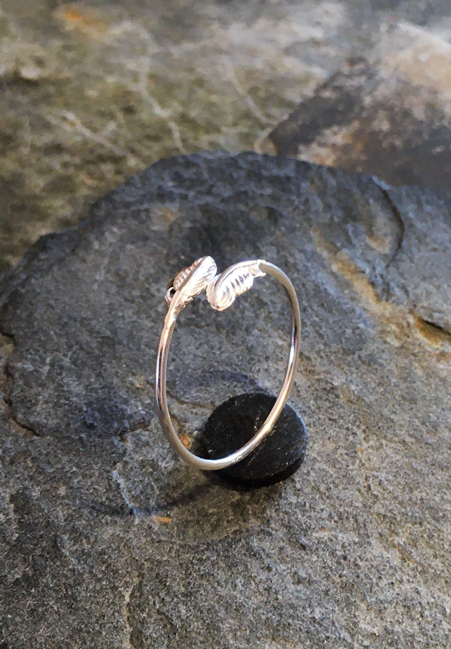 SR064B - SILVER TWO FEATHER RING ONE SIZE